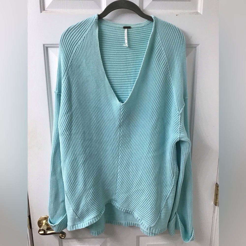 FREE PEOPLE SZ S MINT GREEN OVERSIZED SWEATER EUC V NECK